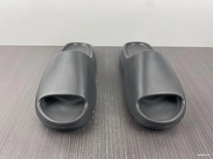Adidas HQ6448 Slide Yeezy Onyx 0918